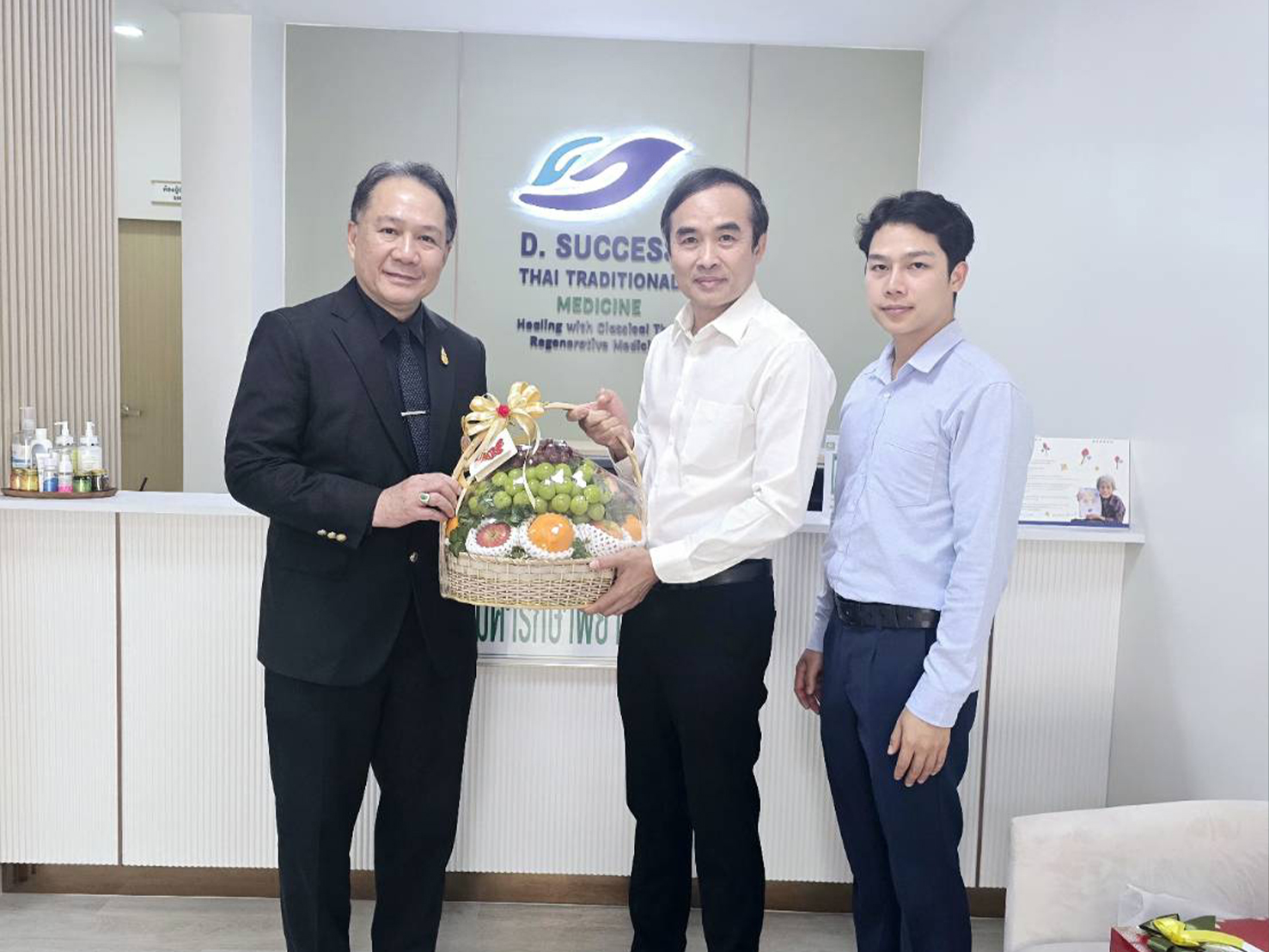 ดร.ภัทร์ หนังสือ พร้อมคณะ ได้เดินทางเข้าเยี่ยมชม DPU Wellness Center ศูนย์ดูแลสุขภาพแบบครบวงจรแห่งแรกของมหาวิทยาลัยในประเทศไทย